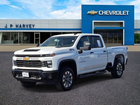 Used 2025 Chevrolet Silverado 2500 Custom w/ Custom Value Package image 3