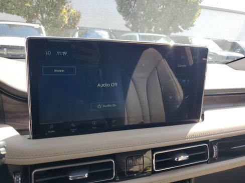 Certified 2023 Lincoln Nautilus Reserve image 23