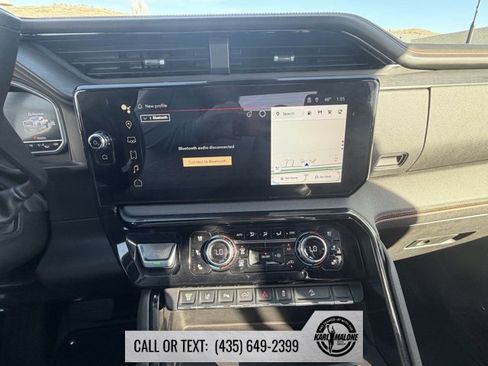 Used 2025 GMC Sierra 2500 AT4 image 15