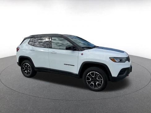 Used 2025 Jeep Compass Trailhawk image 2