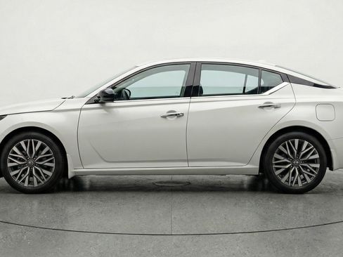 Used 2025 Nissan Altima 2.5 SV image 5