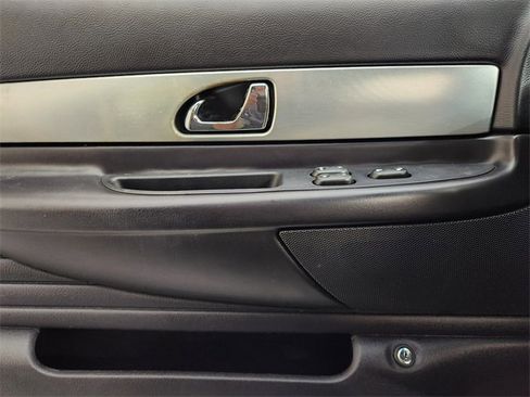 Used 2005 Ford Thunderbird image 23