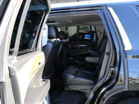 Used 2017 Cadillac Escalade Luxury image 12