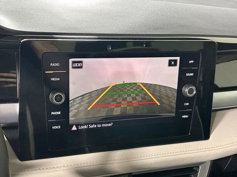 Used 2025 Volkswagen Taos SE image 16