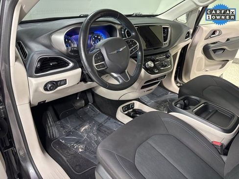 Used 2021 Chrysler Pacifica Touring w/ Cold Weather Group image 13