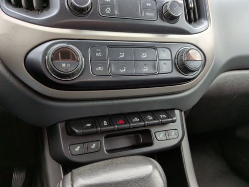Used 2019 Chevrolet Colorado Z71 AWD/4WD image 16