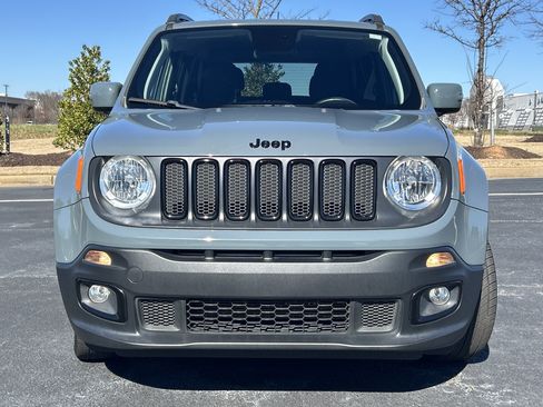 Used 2018 Jeep Renegade Altitude image 3