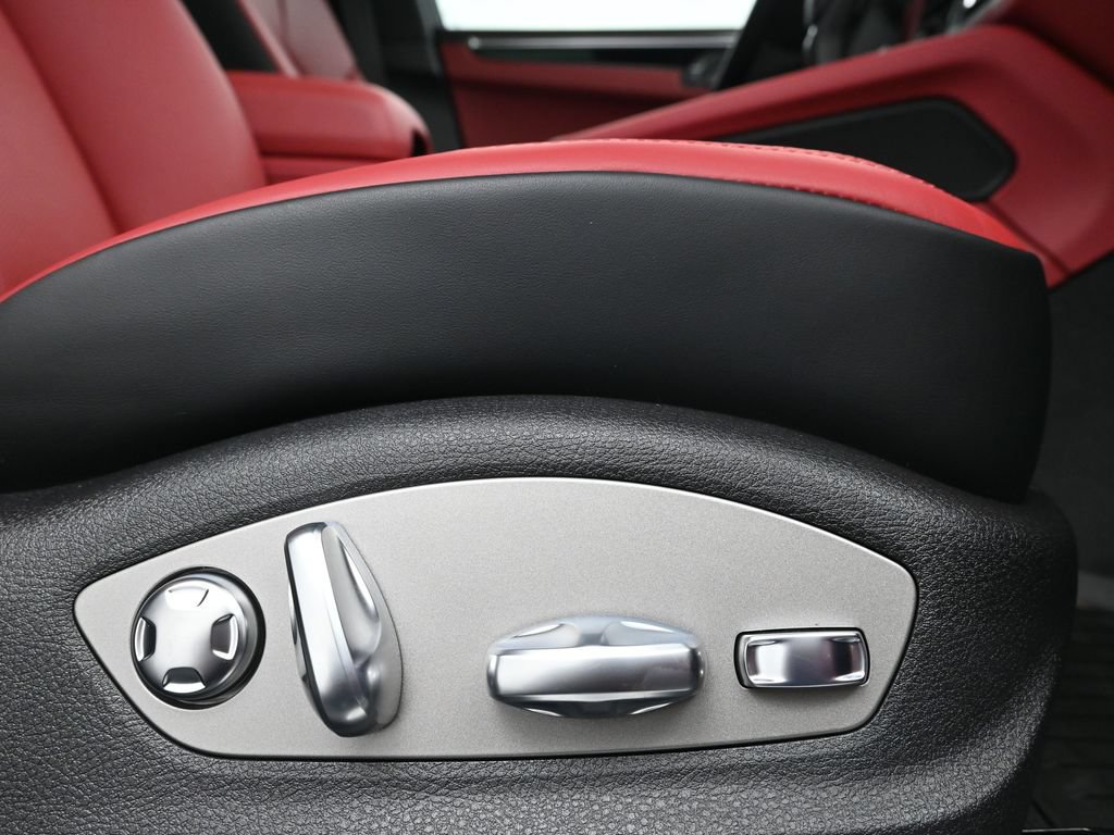 Certified 2026 Porsche Macan S AWD/4WD image 15