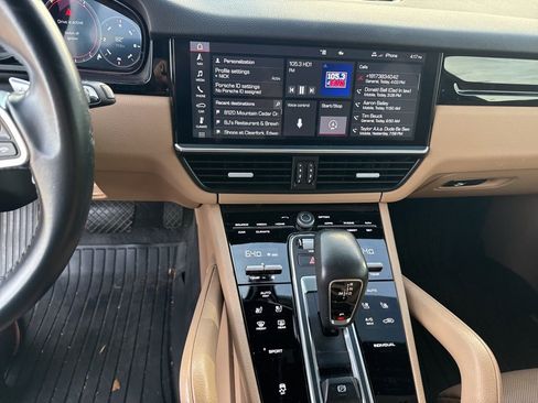 Used 2020 Porsche Cayenne image 16