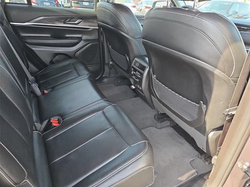 Used 2023 Jeep Grand Cherokee Limited RWD image 18