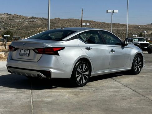 Used 2022 Nissan Altima 2.5 SV w/ SV Premium Package image 7