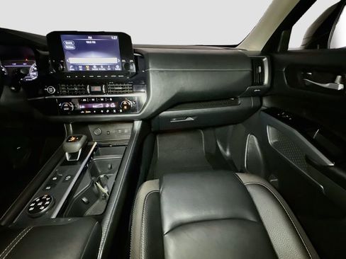 Used 2023 Nissan Pathfinder SL AWD/4WD image 32
