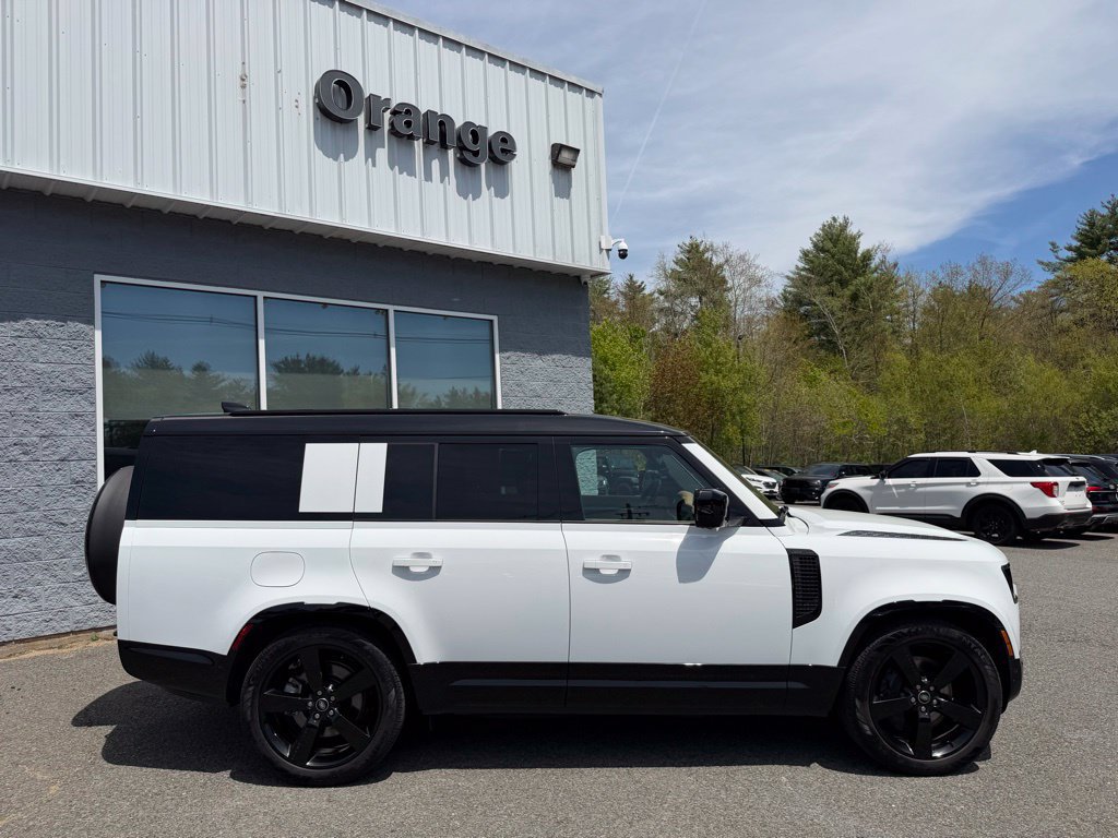 Used 2025 Land Rover Defender 130 X-Dynamic SE AWD/4WD image 8