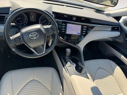 Certified 2019 Toyota Camry SE FWD image 9