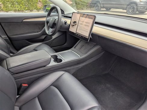 Used 2023 Tesla Model 3 Standard Range image 9