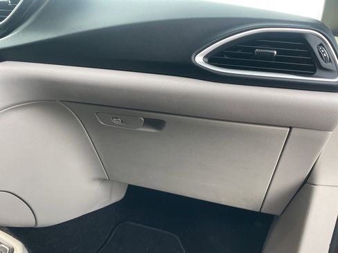 Used 2017 Chrysler Pacifica Touring w/ Tire & Wheel Group image 37