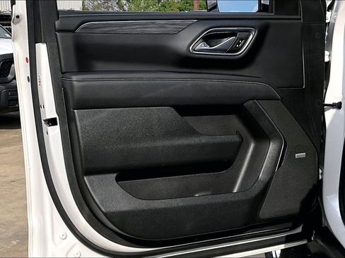 Used 2021 GMC Yukon XL SLT w/ SLT Premium Package image 22