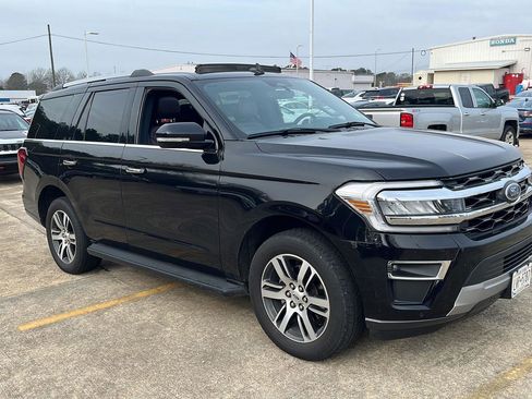 Used 2024 Ford Expedition Limited image 3