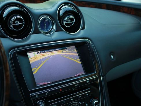 Used 2012 Jaguar XJ RWD image 15
