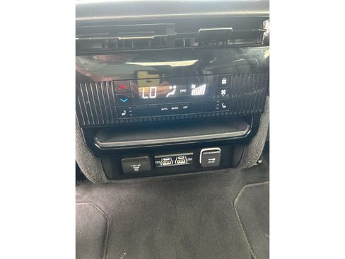 Used 2022 Jeep Wagoneer Series I w/ Convenience Group I AWD/4WD image 11