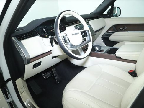Used 2025 Land Rover Range Rover SE AWD/4WD image 16