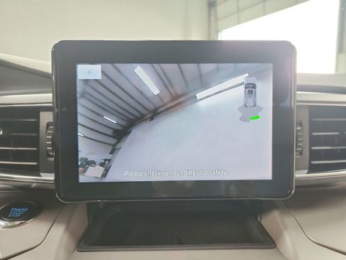 Used 2024 Ford Explorer XLT w/ Equipment Group 202A image 28