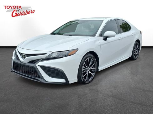 Used 2023 Toyota Camry SE FWD image 1
