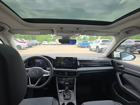 New 2026 Volkswagen Jetta SE FWD image 17