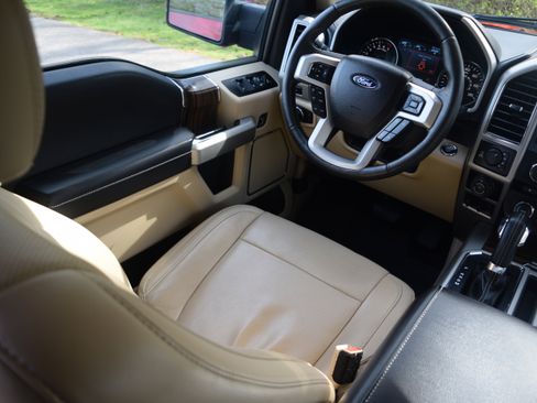 Used 2017 Ford F150 Lariat image 2