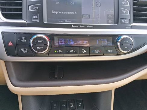 Used 2017 Toyota Highlander Limited AWD/4WD image 25