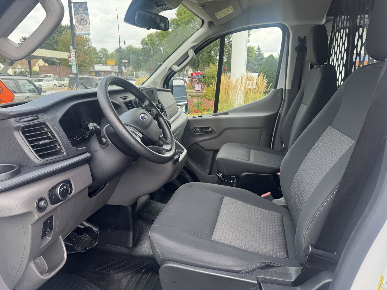 Used 2025 Ford Transit 250 Low Roof w/ Exterior Upgrade Package RWD image 16