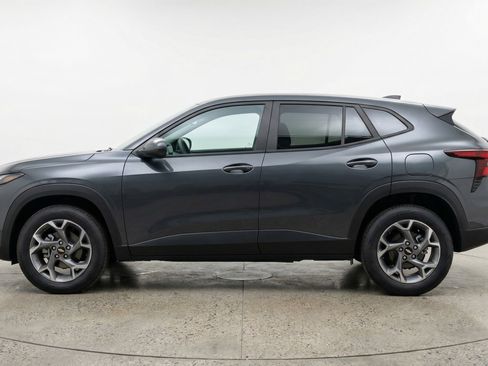 Used 2025 Chevrolet Trax LT w/ LT Convenience Package image 5