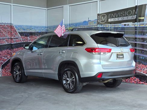 Certified 2018 Toyota Highlander LE w/ Carpet Mat Package (TMS) FWD image 6