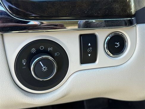 Used 2013 Lincoln MKS image 16