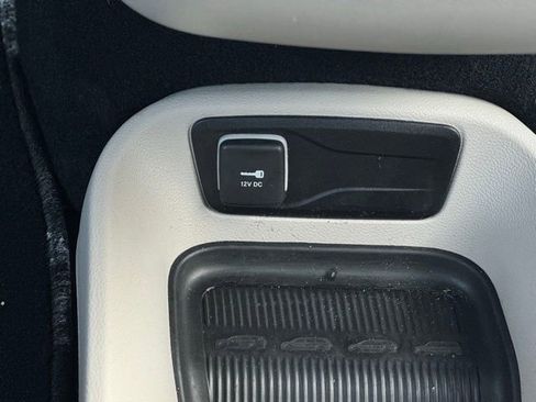 Certified 2024 Chrysler Pacifica Touring-L image 35