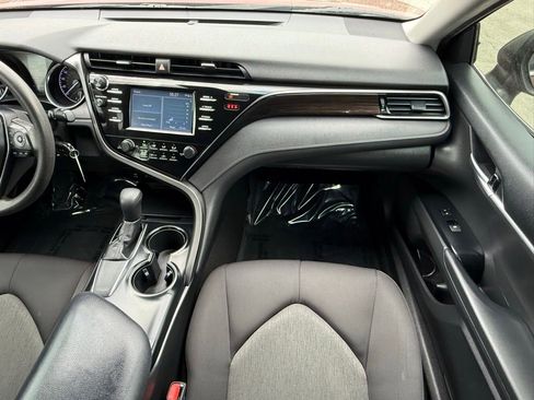 Used 2019 Toyota Camry LE FWD image 19