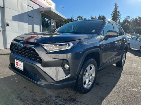 Used 2021 Toyota RAV4 XLE AWD/4WD image 8