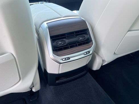 Used 2025 BMW 740i RWD image 20