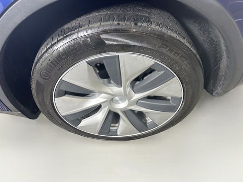 Used 2022 Tesla Model Y Long Range image 11