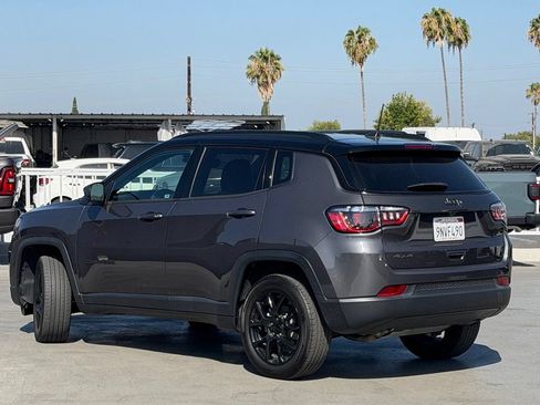 Used 2024 Jeep Compass Latitude w/ Altitude Special Edition AWD/4WD image 2