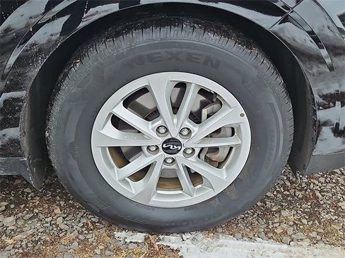 Used 2024 Kia Carnival LX image 8