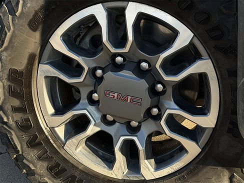 Used 2024 GMC Sierra 2500 SLE image 10
