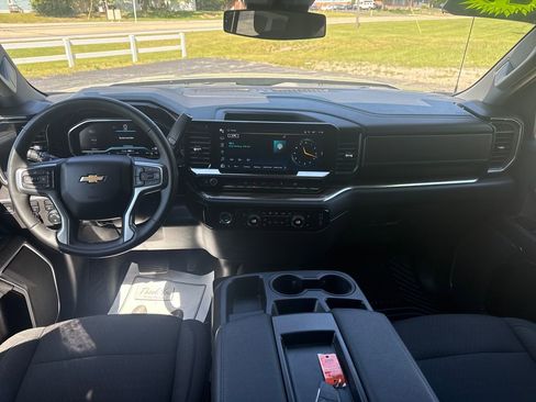 Used 2024 Chevrolet Silverado 1500 LT AWD/4WD image 4