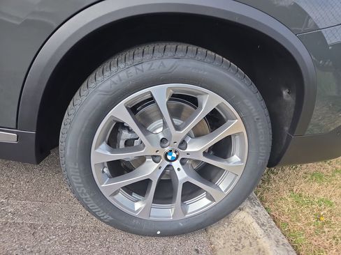 New 2026 BMW X5 xDrive40i w/ Climate Comfort Package image 7