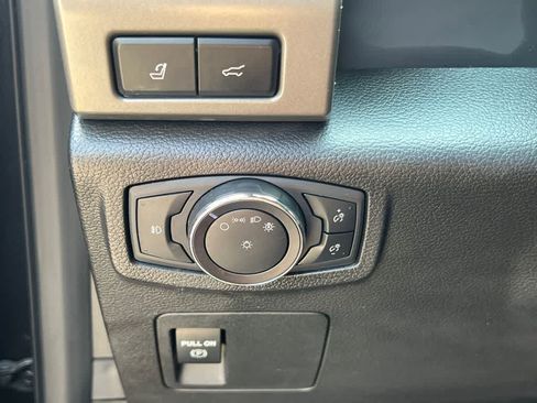 Used 2020 Ford Expedition Max XLT w/ Equipment Group 202A AWD/4WD image 31