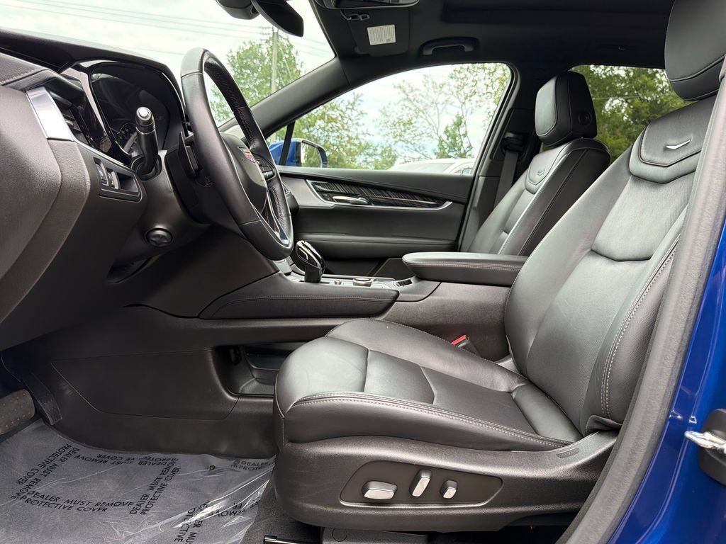 Certified 2023 Cadillac XT6 Premium Luxury AWD/4WD image 2