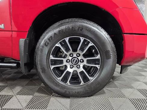 Used 2024 Nissan Titan SV w/ SV Convenience Package image 12