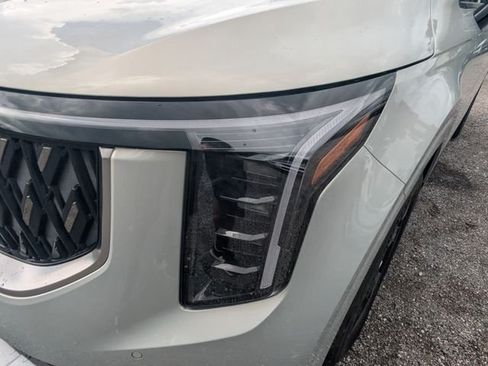 New 2027 Kia Carnival EX FWD image 10
