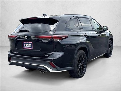 Certified 2024 Toyota Highlander XSE FWD image 5