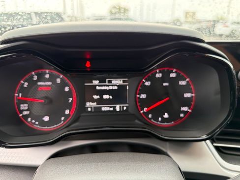 Used 2025 Chevrolet Trax RS FWD image 17